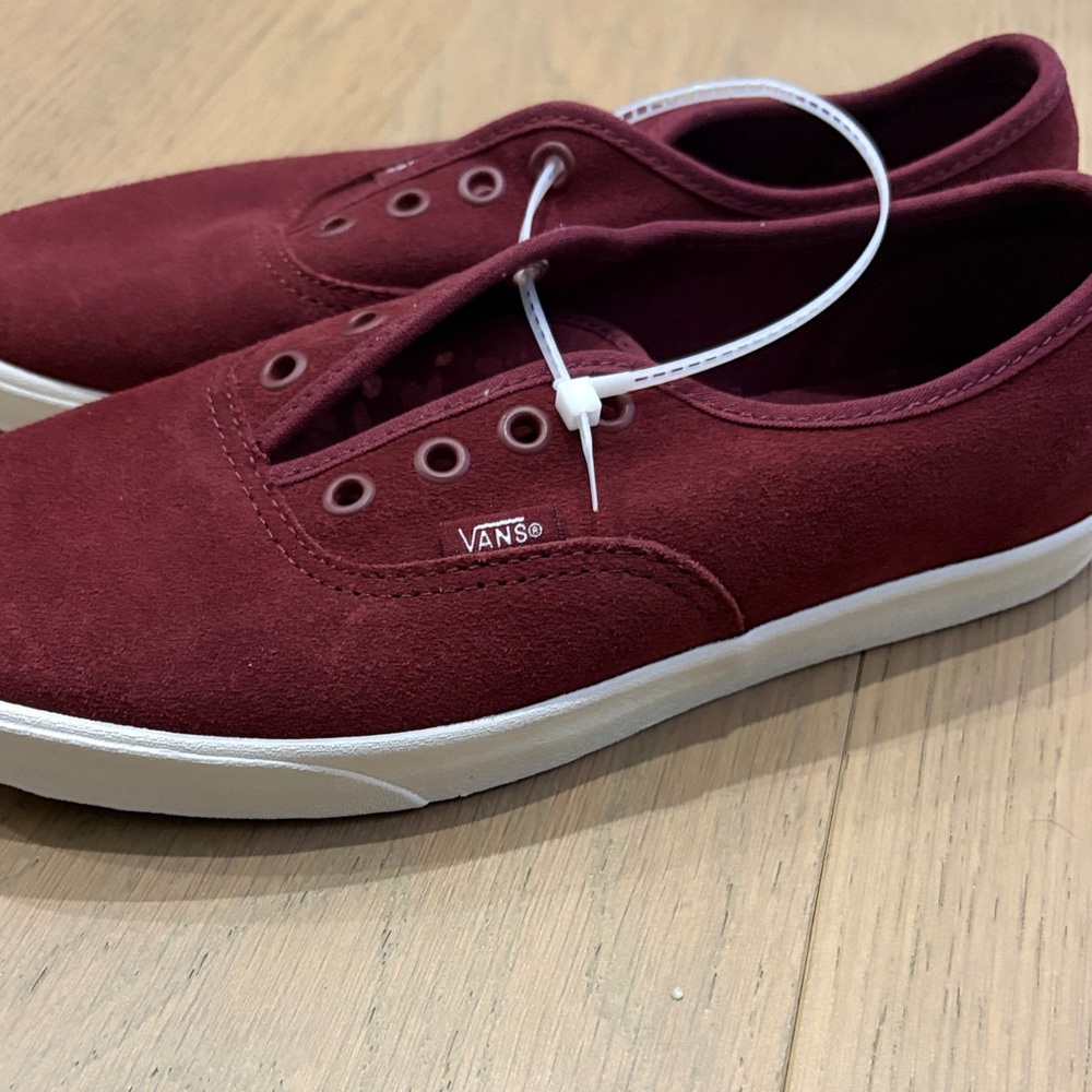 Brand New VANS Off The Wall Size 6 Men and 7.5 Women